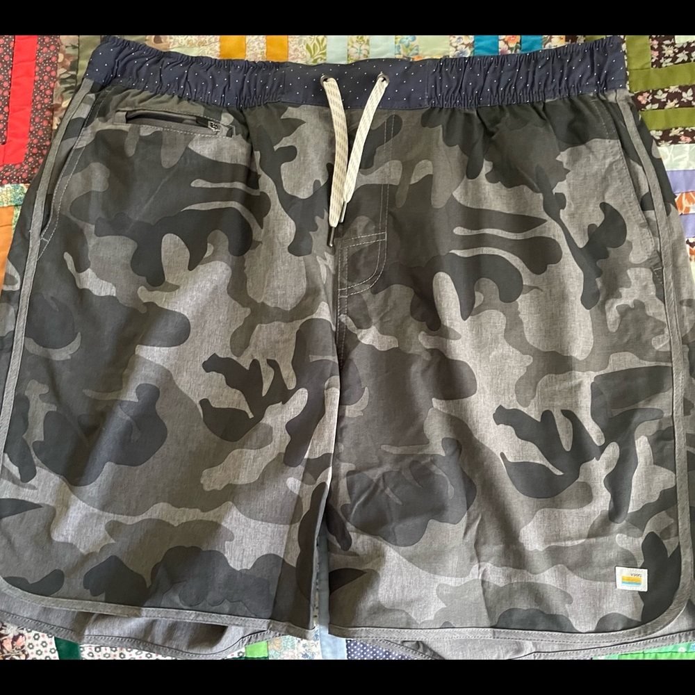Selling men’s Vuori Banks Shorts size XXL